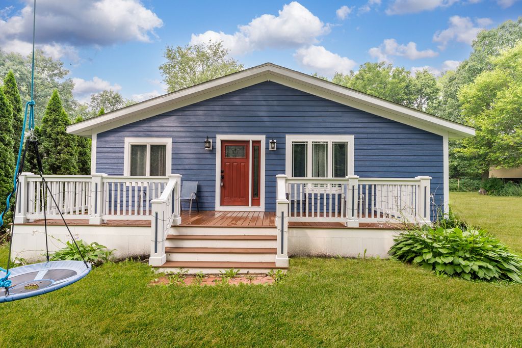 54 Willow Springs Lane, Plano, IL 60545