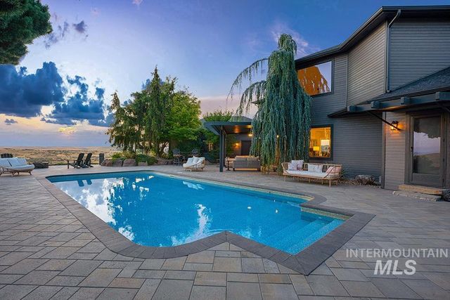 8901 W Bugle Boy Ln, Eagle, ID 83616