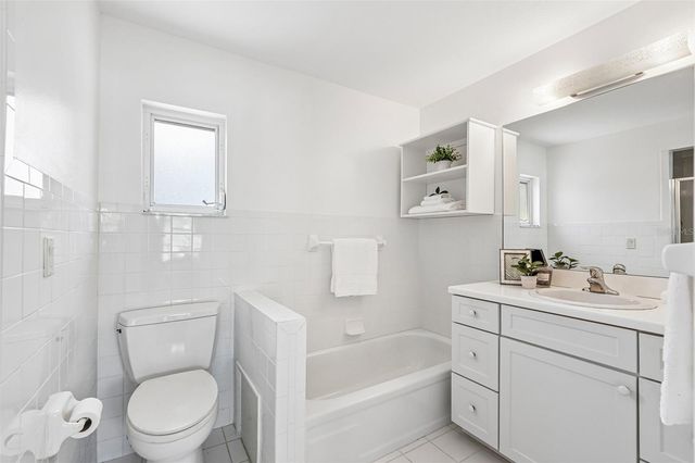 5860 MIDNIGHT PASS ROAD 23, Sarasota, FL 34242