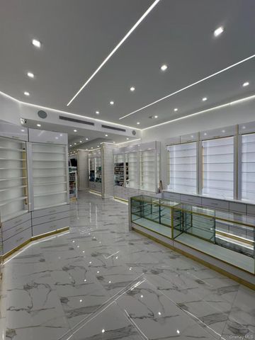 21-10 Newtown Avenue 1st floor, Long Island City, NY 11102