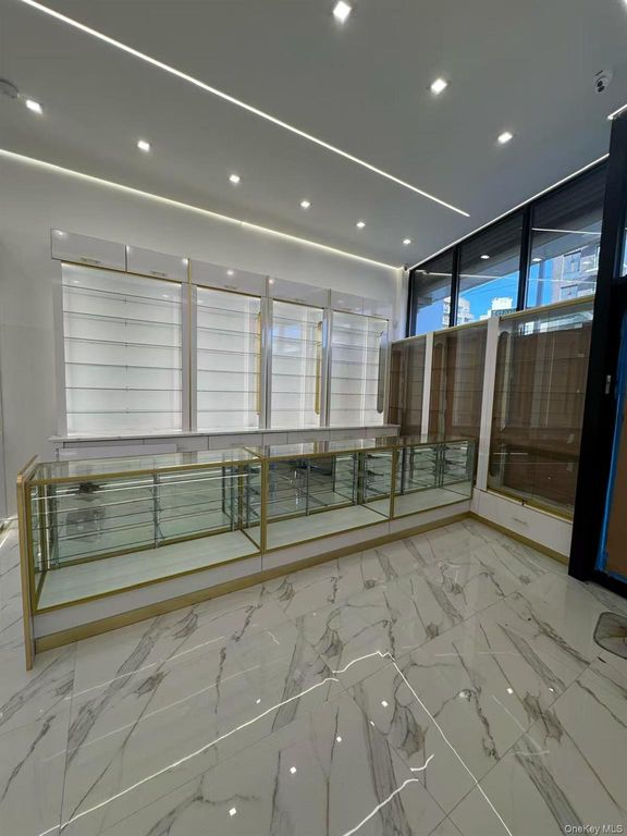 21-10 Newtown Avenue 1st floor, Long Island City, NY 11102