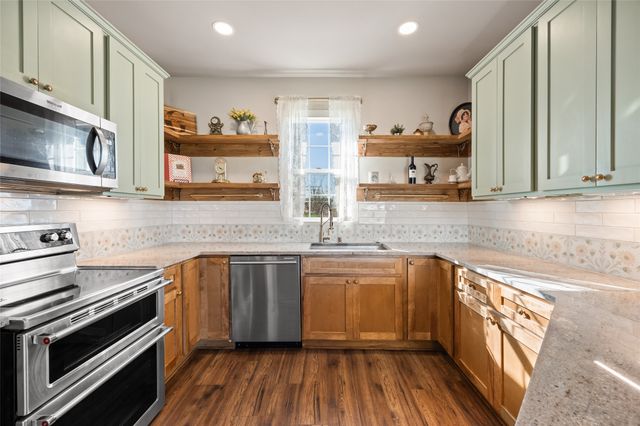 700 Lathem Boulevard, Venus, TX 76084