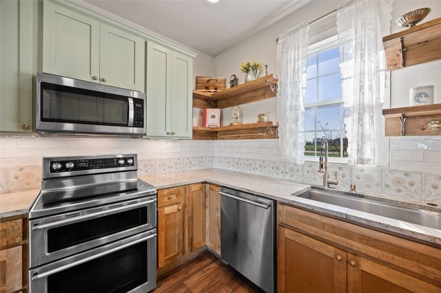 700 Lathem Boulevard, Venus, TX 76084