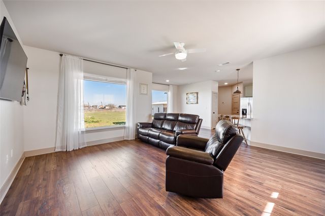 700 Lathem Boulevard, Venus, TX 76084