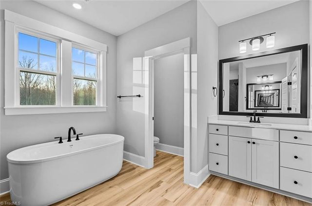 4514 Hanes Lake Drive, Winston-salem, NC 27106