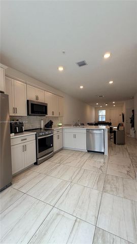 181 SW 170th Ave, Pembroke Pines, FL 33027