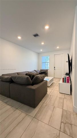 181 SW 170th Ave, Pembroke Pines, FL 33027