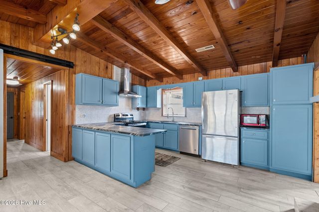 116 SE 55th Street, Oak Island, NC 28465