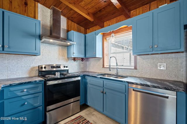 116 SE 55th Street, Oak Island, NC 28465