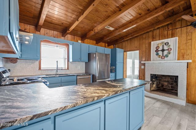 116 SE 55th Street, Oak Island, NC 28465