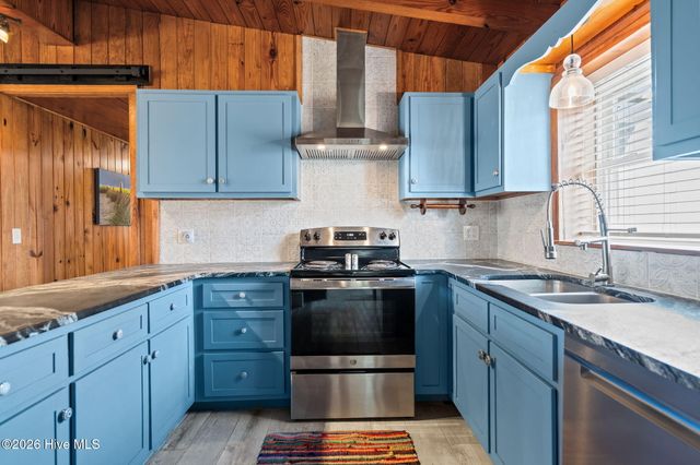 116 SE 55th Street, Oak Island, NC 28465