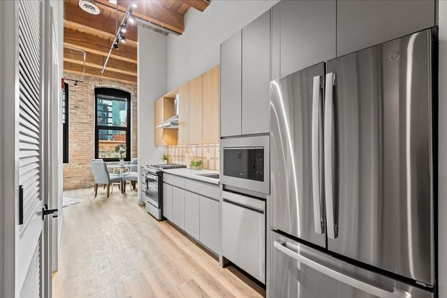 153 W Ohio Street 403, Chicago, IL 60654