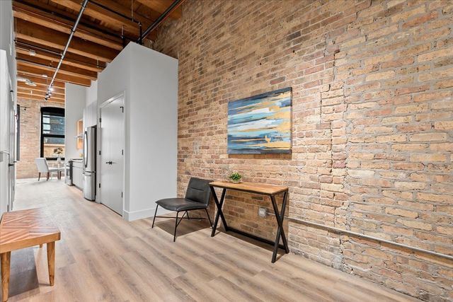 153 W Ohio Street 403, Chicago, IL 60654