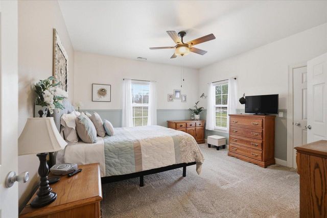 2287 W Vista Bella DRIVE, Oak Creek, WI 53154