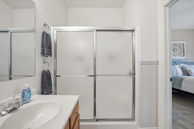 2287 W Vista Bella DRIVE, Oak Creek, WI 53154