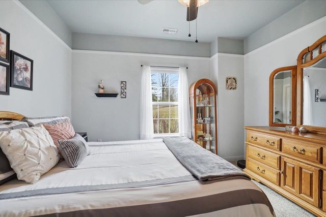 2287 W Vista Bella DRIVE, Oak Creek, WI 53154