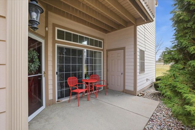 2287 W Vista Bella DRIVE, Oak Creek, WI 53154