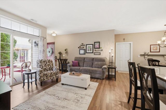 2287 W Vista Bella DRIVE, Oak Creek, WI 53154