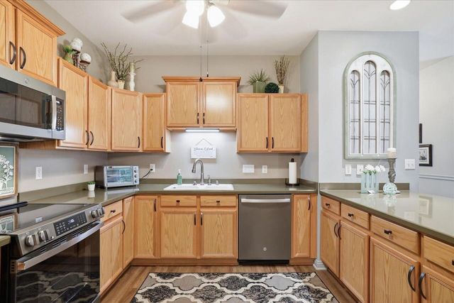 2287 W Vista Bella DRIVE, Oak Creek, WI 53154