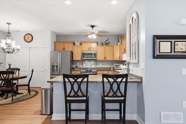 2287 W Vista Bella DRIVE, Oak Creek, WI 53154