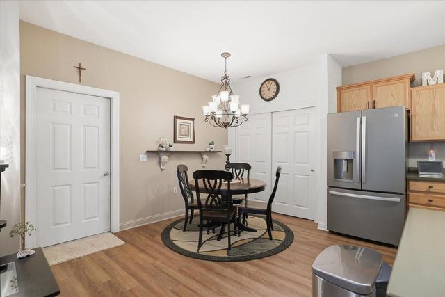 2287 W Vista Bella DRIVE, Oak Creek, WI 53154