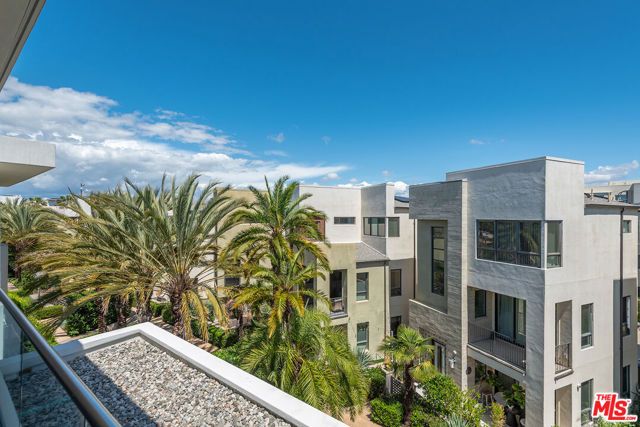5926 Firefly Place, Los Angeles, CA 90094