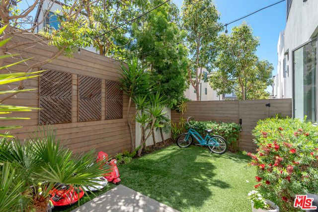 5926 Firefly Place, Los Angeles, CA 90094