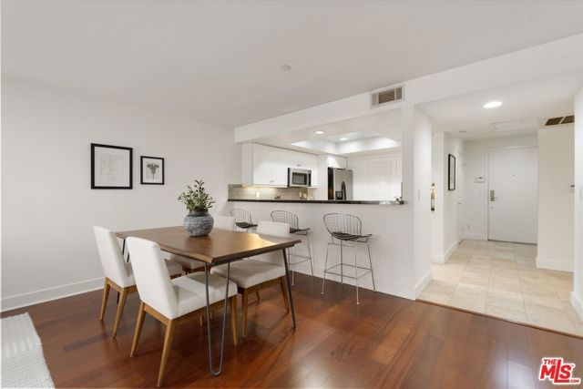 1951 N Beachwood Drive 206, Los Angeles, CA 90068