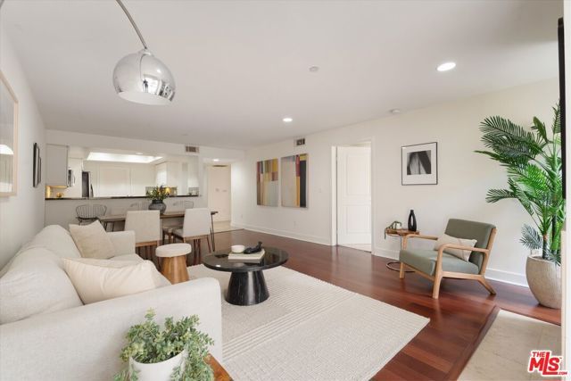 1951 N Beachwood Drive 206, Los Angeles, CA 90068