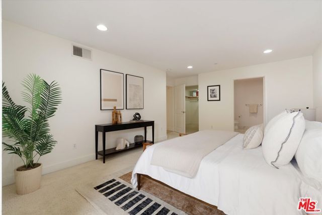 1951 N Beachwood Drive 206, Los Angeles, CA 90068