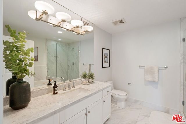 1951 N Beachwood Drive 206, Los Angeles, CA 90068