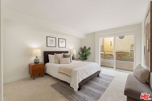 1951 N Beachwood Drive 206, Los Angeles, CA 90068