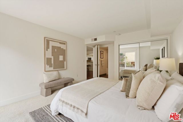 1951 N Beachwood Drive 206, Los Angeles, CA 90068