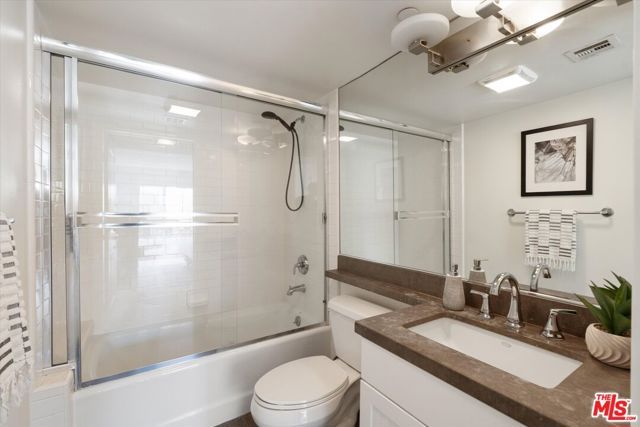 1951 N Beachwood Drive 206, Los Angeles, CA 90068