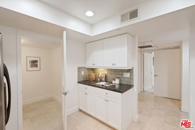 1951 N Beachwood Drive 206, Los Angeles, CA 90068