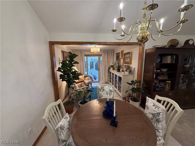 39 Village Court, Columbiana, OH 44408