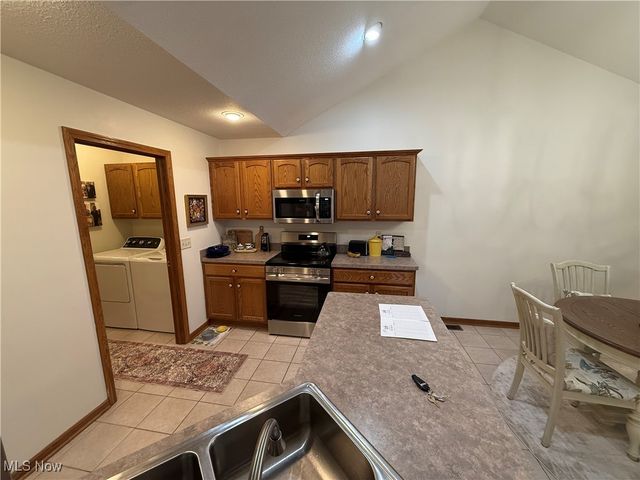 39 Village Court, Columbiana, OH 44408