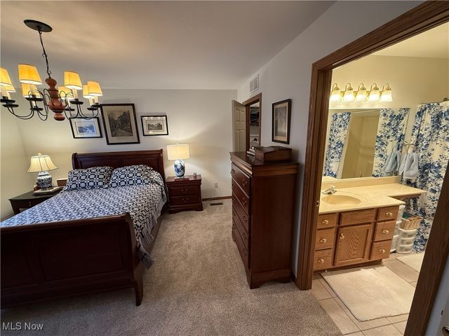 39 Village Court, Columbiana, OH 44408