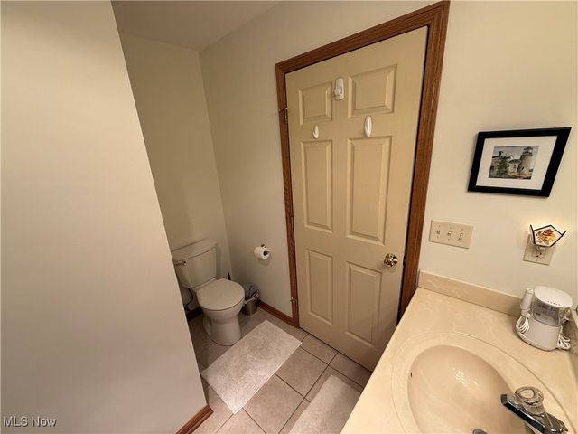 39 Village Court, Columbiana, OH 44408