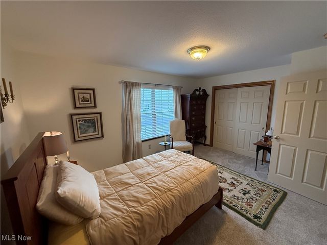 39 Village Court, Columbiana, OH 44408