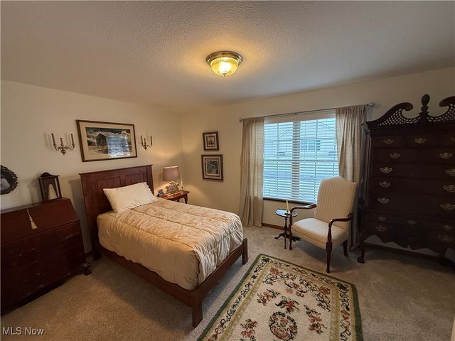 39 Village Court, Columbiana, OH 44408