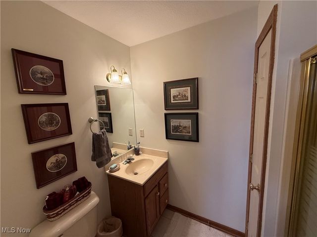 39 Village Court, Columbiana, OH 44408