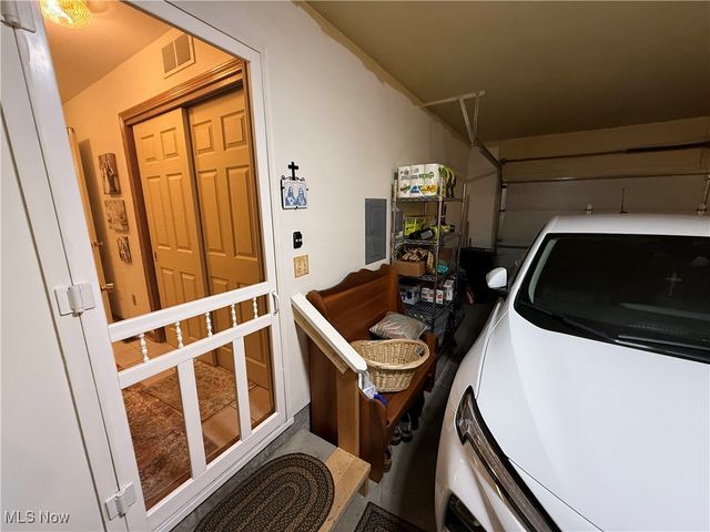 39 Village Court, Columbiana, OH 44408