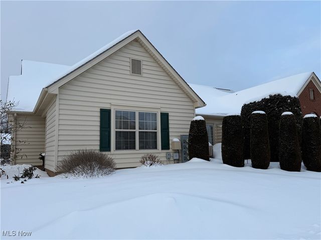 39 Village Court, Columbiana, OH 44408