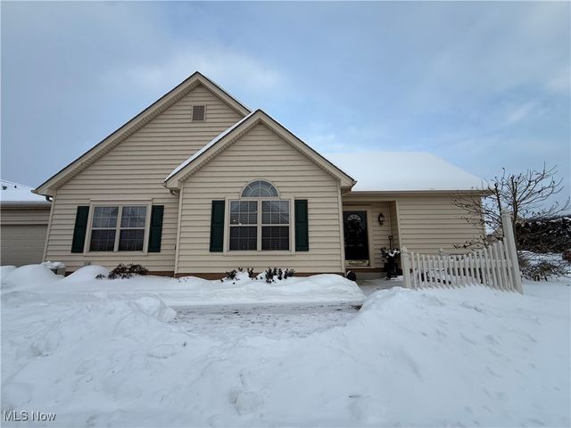 39 Village Court, Columbiana, OH 44408