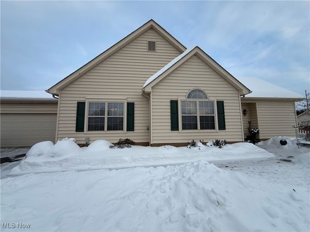 39 Village Court, Columbiana, OH 44408