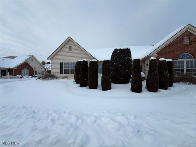 39 Village Court, Columbiana, OH 44408