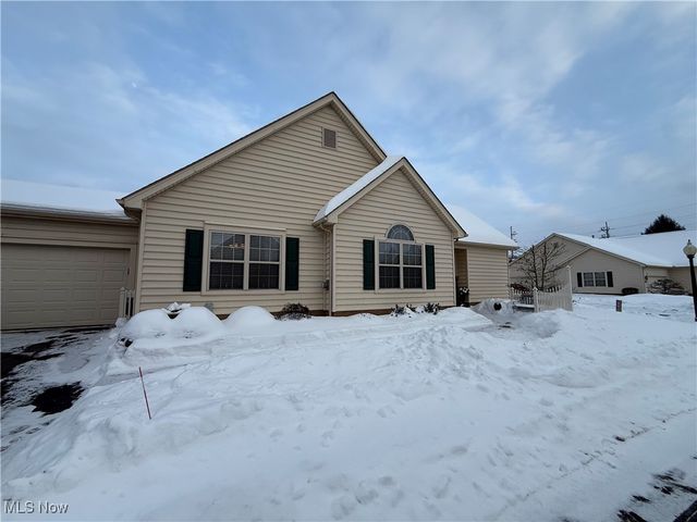 39 Village Court, Columbiana, OH 44408