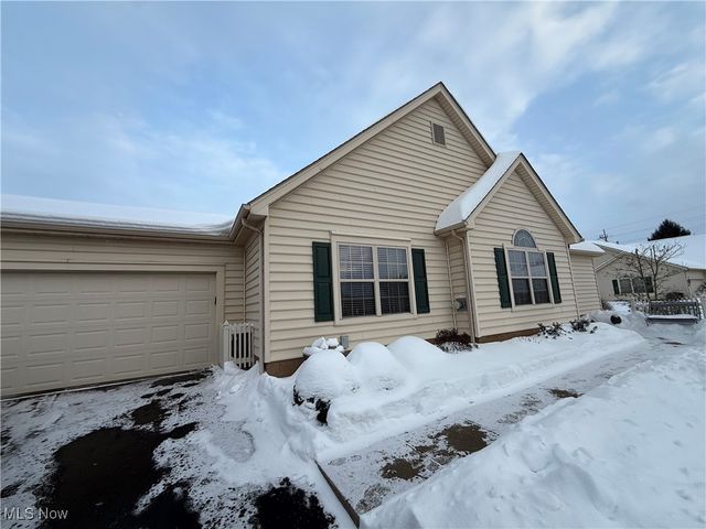 39 Village Court, Columbiana, OH 44408