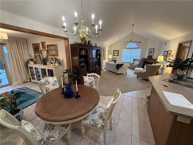 39 Village Court, Columbiana, OH 44408